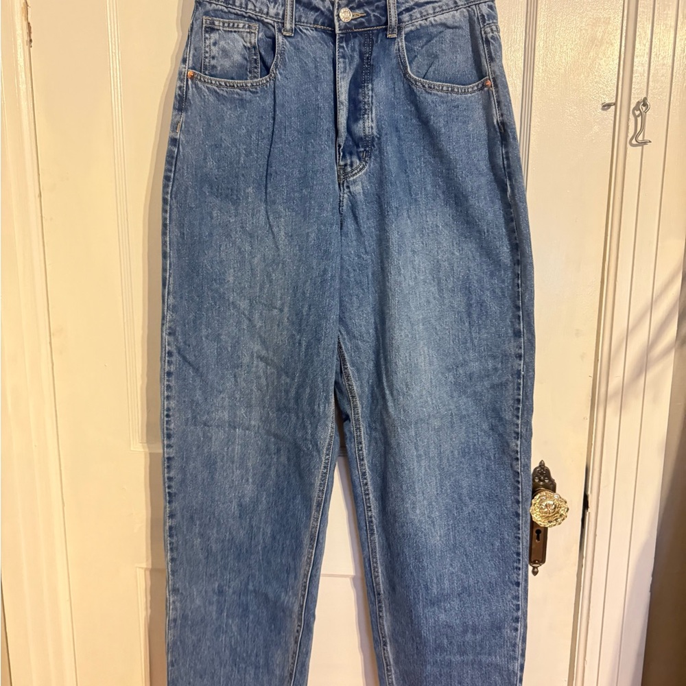 Pretty Little Thing Boyfriend Light Wash Denim Jeans